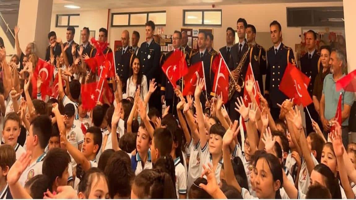 Gaziemir Ulaştırma Okulu Eğitim Kampüsü bando takımı gösterisi