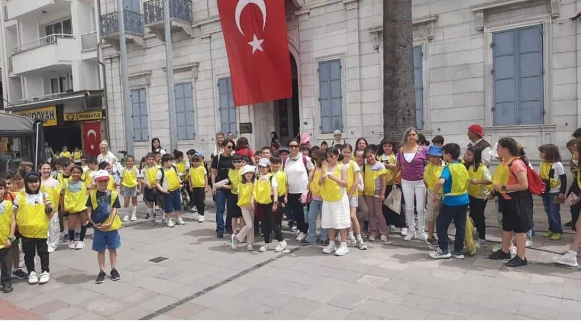 2. ve 3. Sınıf öğrencilerimizin Atatürk Müzesi ve Oyuncak Müzesi ziyaretlerinden kareler